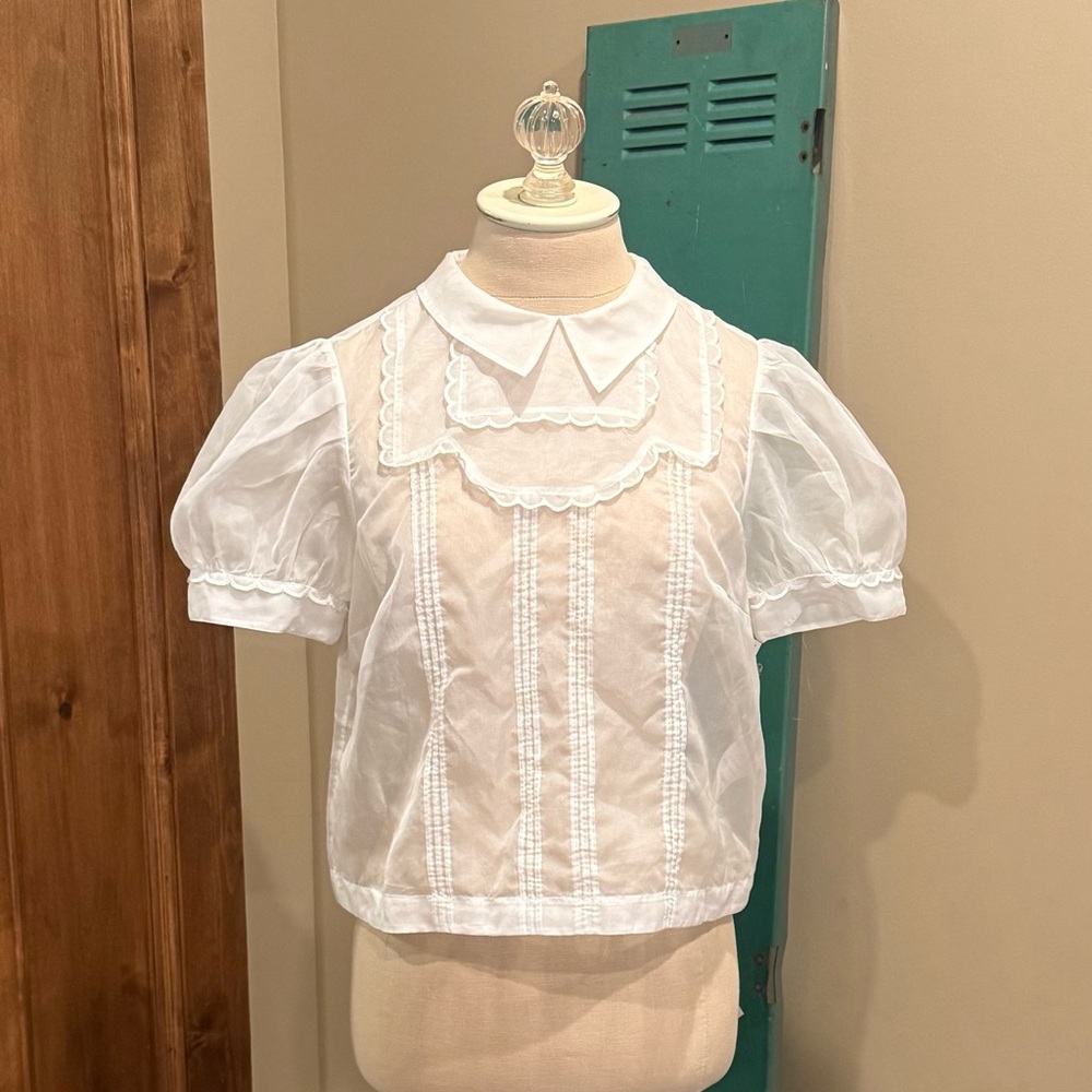 Maeve Short Sleeve Sheer Scalloped-Trim Blouse. - Picture 4 of 6